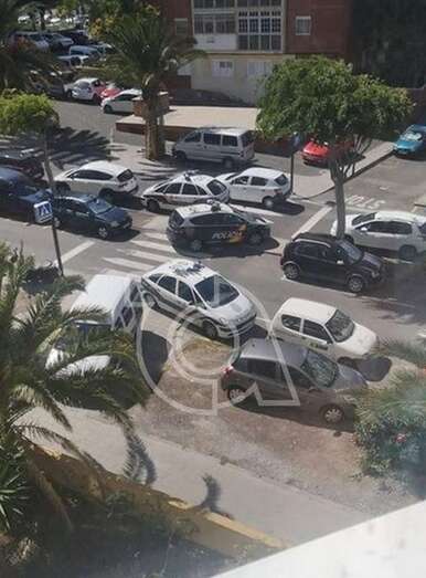 Unidades policiales en la zona (Foto cedida a TA)